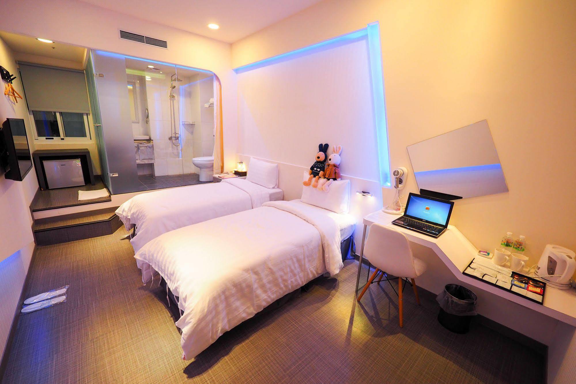 Galaxia Business Hotel Тайчжун Экстерьер фото